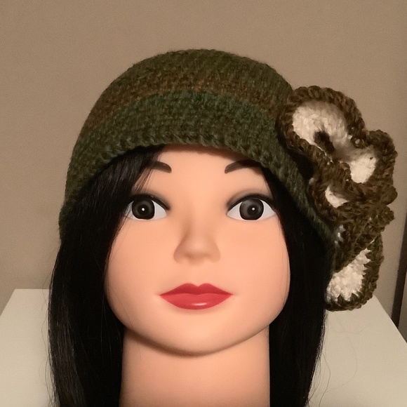 Accessories - New Crocheted ladies green variegated with cream color cloche style hat